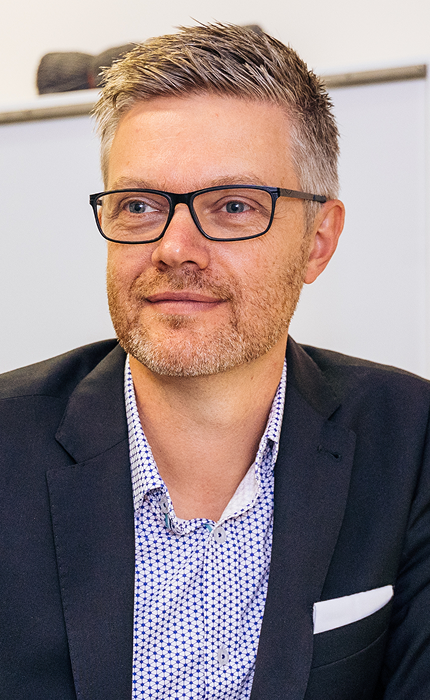 Dr Adrian Couzner
