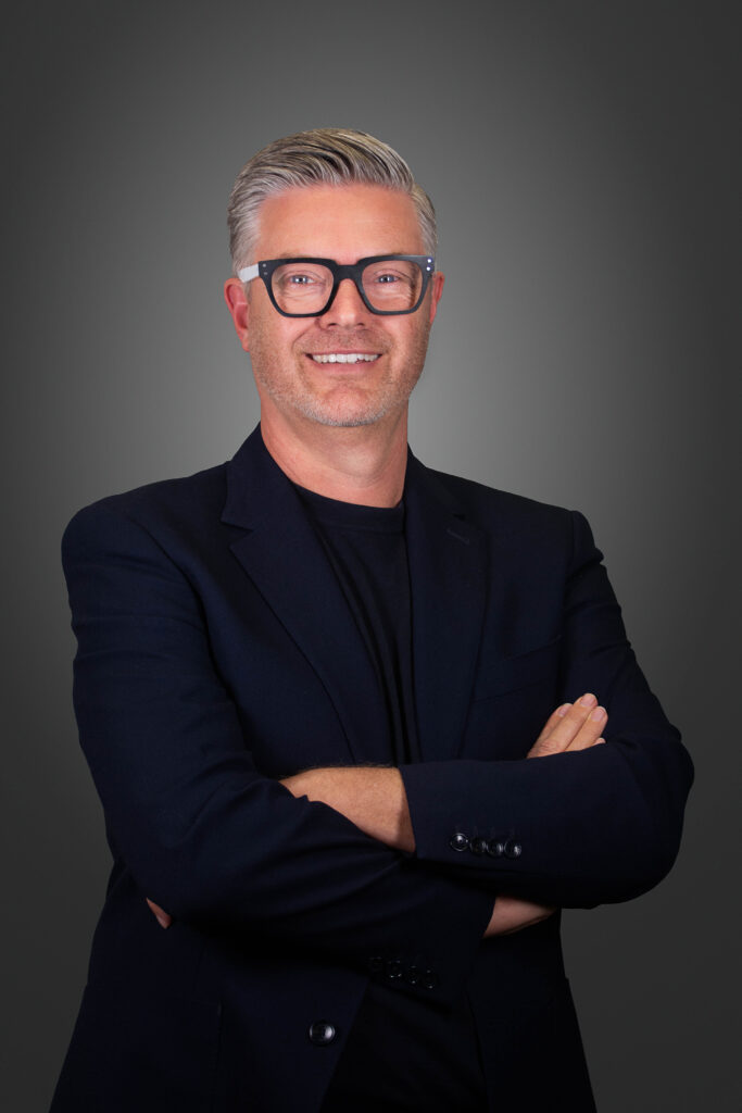Dr Adrian Couzner